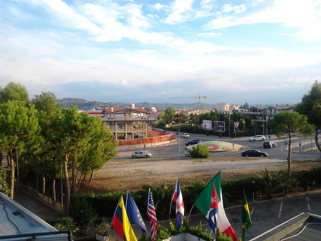 Hotel La Fonte A 300M Uscita A14 Pescara Nord Citta Sant'Angelo Exterior foto